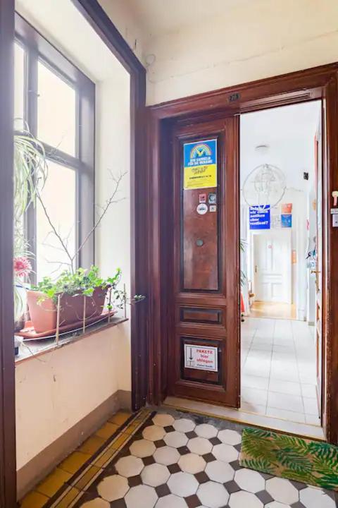 Fro-Media - Streetside Room 2 - Community Space เวียนนา ภายนอก รูปภาพ