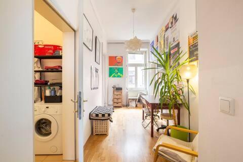 Fro-Media - Streetside Room 2 - Community Space เวียนนา ภายนอก รูปภาพ
