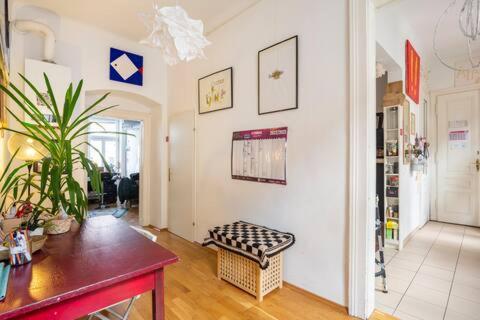 Fro-Media - Streetside Room 2 - Community Space เวียนนา ภายนอก รูปภาพ